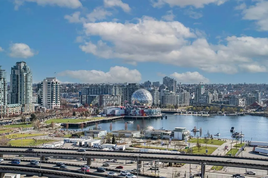 Appartamento Beautiful Dt 3 Bed 2Bath Apat Free Parking & Pool Vancouver Canada