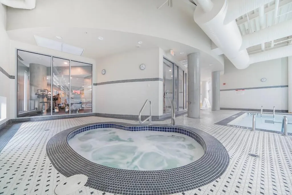 Appartamento Beautiful Dt 3 Bed 2Bath Apat Free Parking & Pool Vancouver Canada
